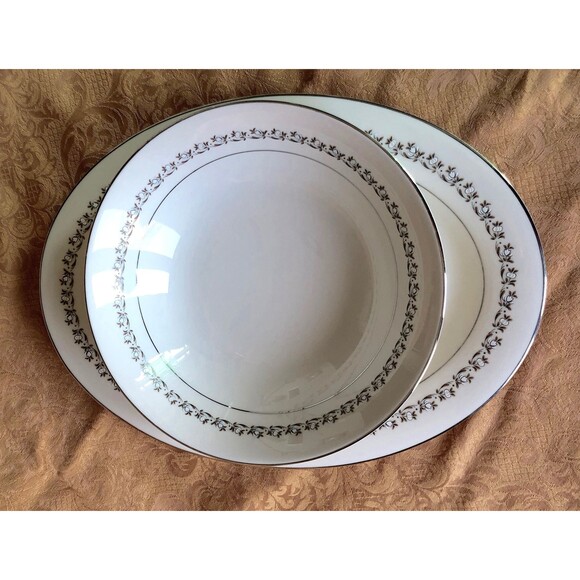 14 in Serving Platter & 9 in Vegetable Bowl Royal Castle Radiance Hostess Set - Picture 2 of 8